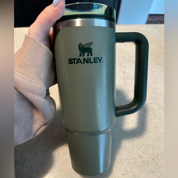 🌿🐊 Hammertone Green Stanley 30 oz. Quencher H2.0 FlowState Tumbler 🐊🌿 - Picture 1 of 8